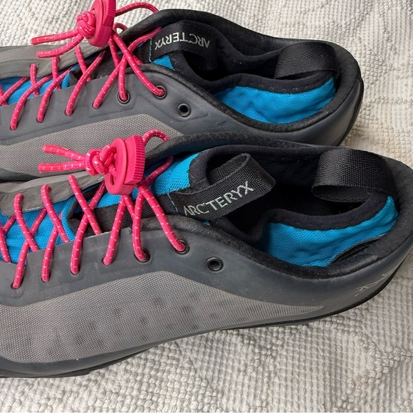 Arc'teryx Black and Pink Athletic Shoes size 9 - Picture 5 of 9
